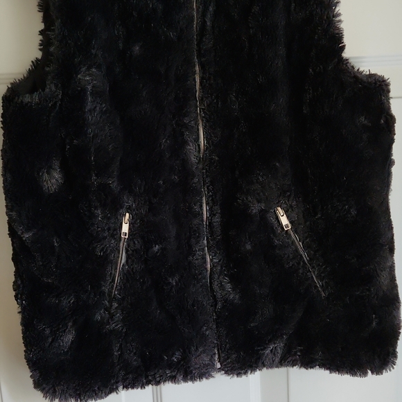 Fuzarka, Girl's, Sz 14, Black Fur Vest w Collar & 2 Zipped Pockets, Lined. - Picture 2 of 7